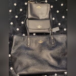 Coach Black Leather Tote with Quilted Design With Wallet And Wristlet